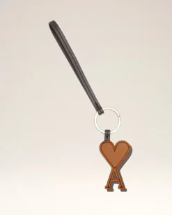 Ami De Coeur Schlüsselanhänger aus Leder in Braun Braun Unisex Cognac