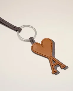 Ami De Coeur Schlüsselanhänger aus Leder in Braun Braun Unisex Cognac