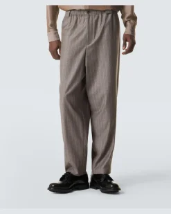 Anzug aus Schurwolle Grau