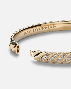 Armreif Sculpted Cable aus 18kt Gelbgold mit Diamanten