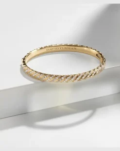 Armreif Sculpted Cable aus 18kt Gelbgold mit Diamanten