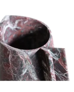 Asymmetrische Kanne aus Marmor - Rot