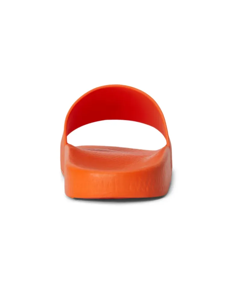 Badesandale mit charakteristischem Pony Orange