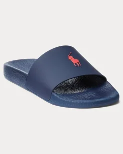 Badesandale mit charakteristischem Pony Blue
