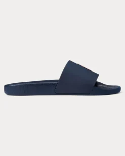 Badesandale mit charakteristischem Pony Blue