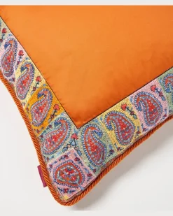 Besticktes Kissen aus Baumwollsatin Orange