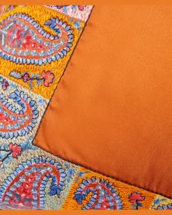Besticktes Kissen aus Baumwollsatin Orange