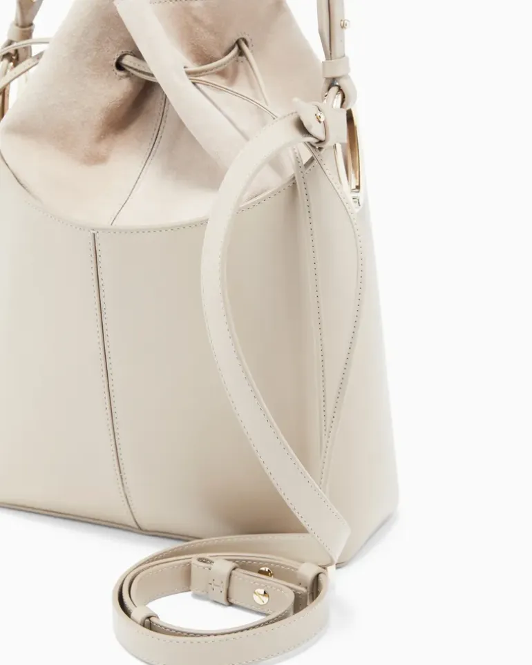 Beuteltasche aus glattem Kalbsleder Beige