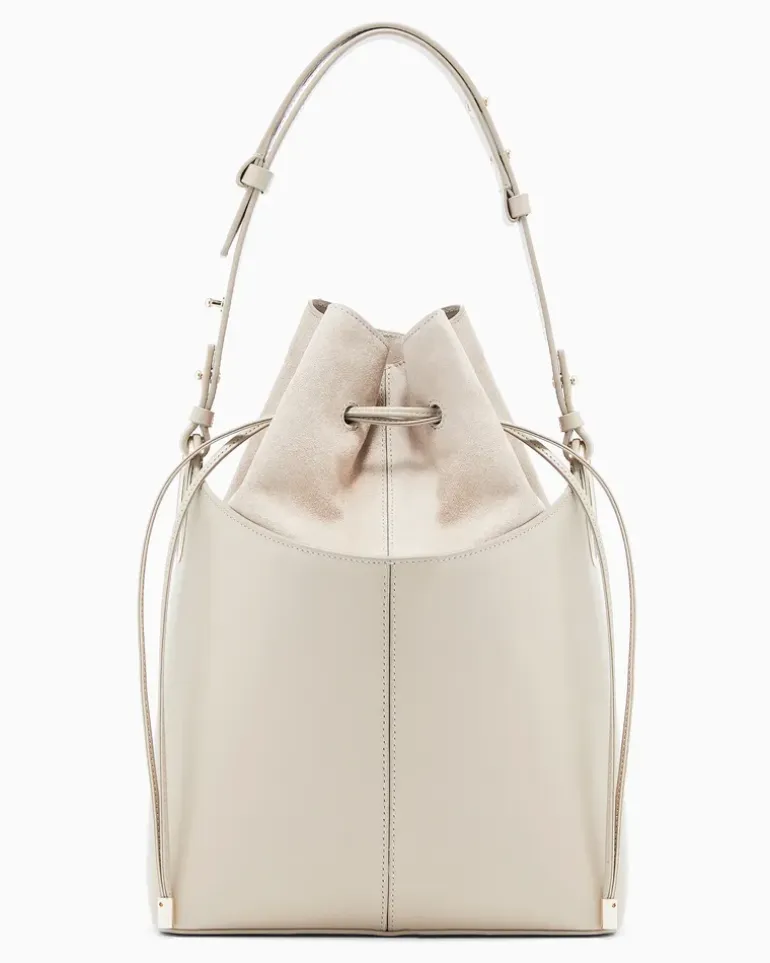 Beuteltasche aus glattem Kalbsleder Beige