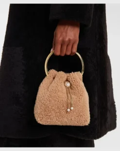 Bucket Bag Bon Bon Small aus Shearling Braun
