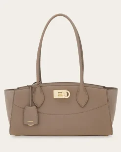 Damen New Ferragamo Studio Soft Bag East West (M) Beige