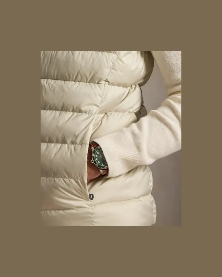 Die verstaubare Daunenweste Colden Cream