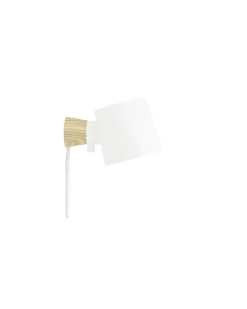 Drehbare Wandleuchte Rise - Holz natur - Esche massiv - Designer Marianne Andersen