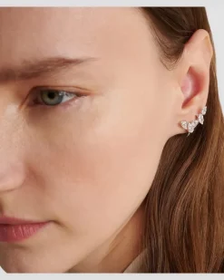 Einzelner Ear Cuff Serti Sur Vide aus 18kt Weißgold mit Diamanten Silber