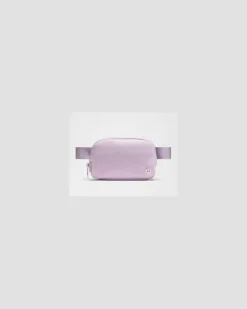 Everywhere Gürteltasche Größe in Lilac Play/Silver