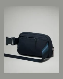 Everywhere Gürteltasche Größe in True Navy