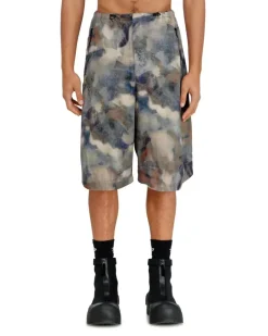 Fließende Bermudashorts mit durchgängigem Camouflage-Print - Kurze Hosen - Herren - Bunt