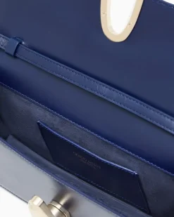 Glänzende Lederclutch mit Drehverschluss und Schulterriemen Marineblau