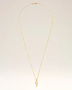 Halskette mit Anhänger aus goldfarbenem Messing mit gehämmerter „9“ Gelb Unisex