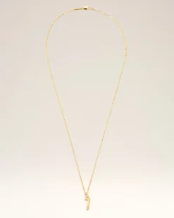 Halskette mit Anhänger aus goldfarbenem Messing mit gehämmerter „7“ Gelb Unisex