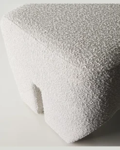 Hocker Sculpt aus Bouclé Weiß