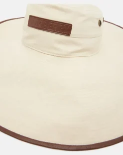 Hut aus einem Baumwollgemisch mit Leder Beige