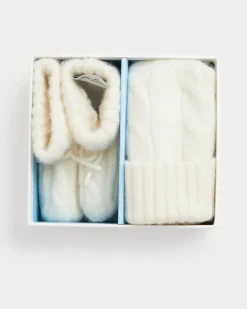 Kaschmirmütze und Babyschuhe im Set White