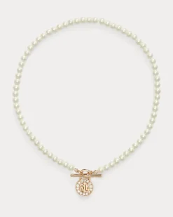 Kette mit Kunstperlen und Logoanhänger Gold