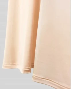 Knielanges Unterkleid in glänzendem Satin mit Picot-Besatz Beige