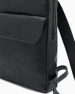 Lederrucksack mit Frontklappe und verstellbaren Trägern Schwarz