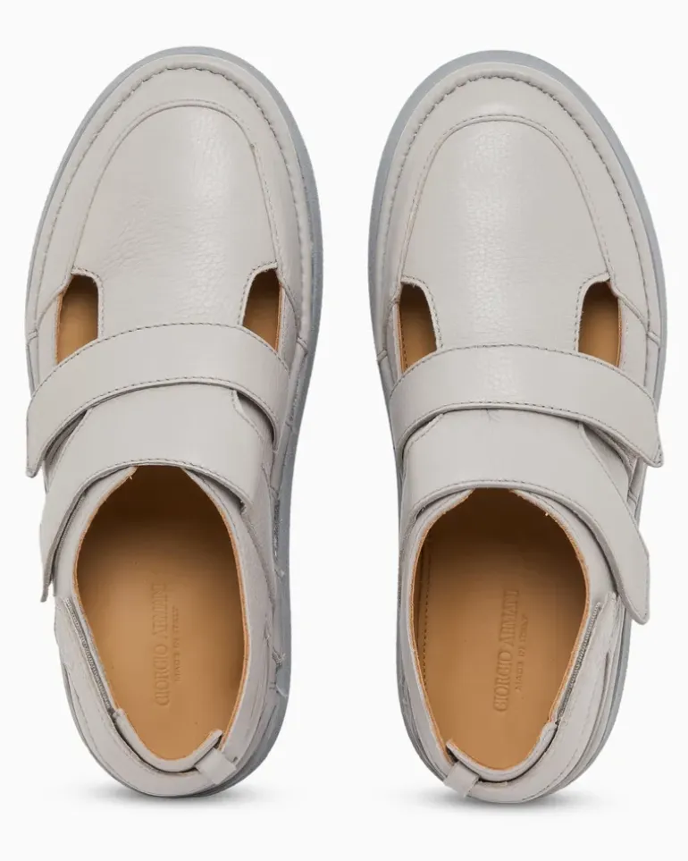 Ledersandalen mit Cut-out-Details Grau