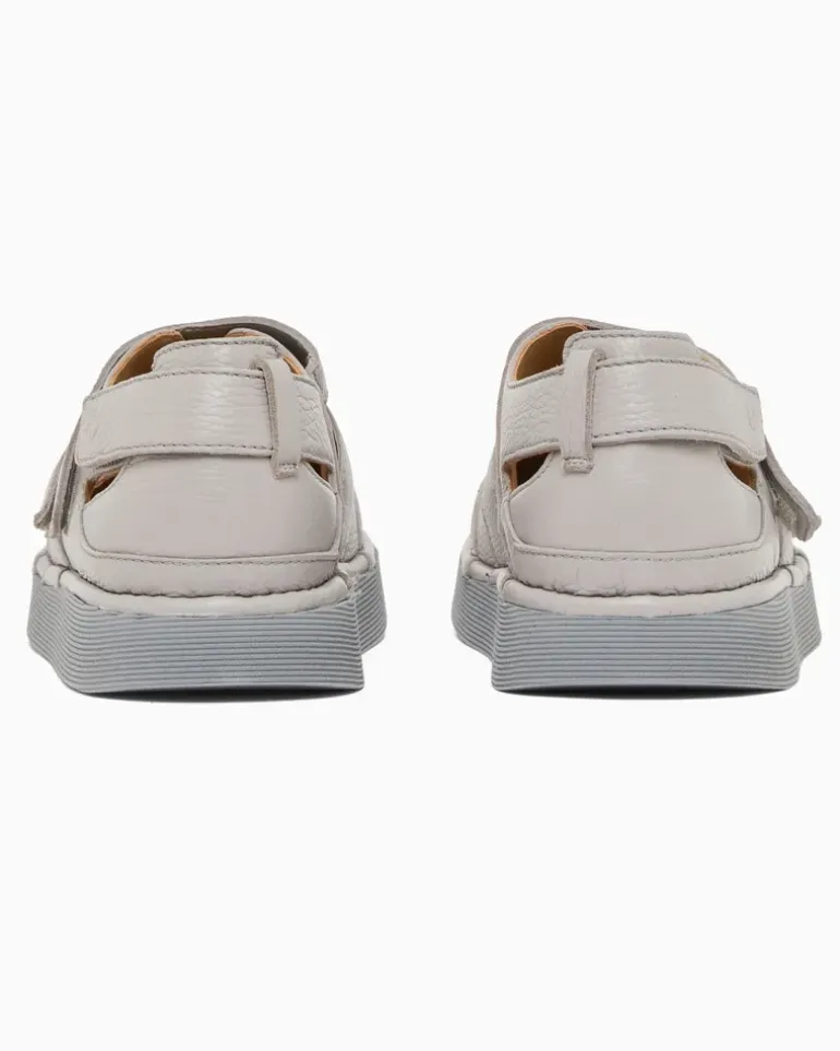 Ledersandalen mit Cut-out-Details Grau
