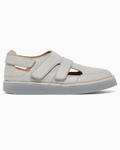 Ledersandalen mit Cut-out-Details Grau
