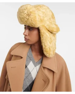 Mütze aus Faux Fur Beige
