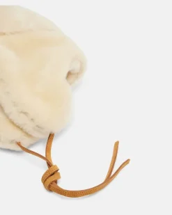 Mütze Chapka aus Shearling mit Leder Weiß