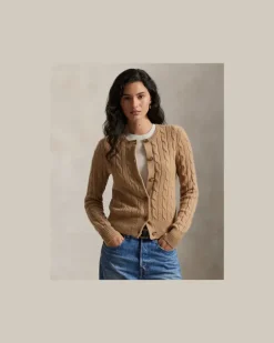Rundhalsstrickjacke aus Kaschmir Tan