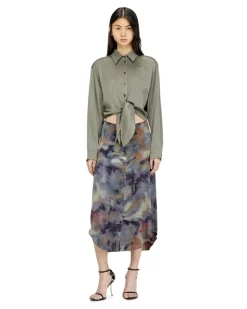 Satiniertes Midikleid mit geknotetem Oberteil - Kleider - Damen - Bunt