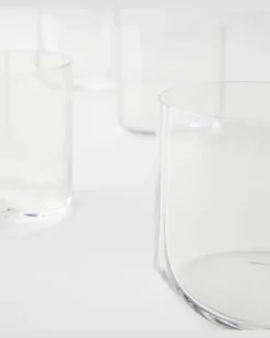 Set Hew aus vier Tumbler-Gläsern Transparent