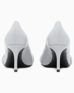 Spitze Pumps aus Leder mit Riemen und Stiletto-Absatz Grau