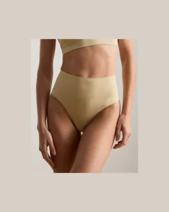 Tanga mit hoher Leibhöhe