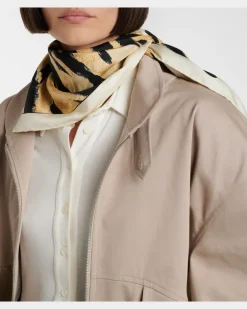 Tuch aus Seide Beige