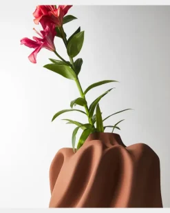 Vase Wabi Medium aus Keramik Braun