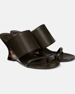 Wedge-Pantoletten aus Leder Schwarz