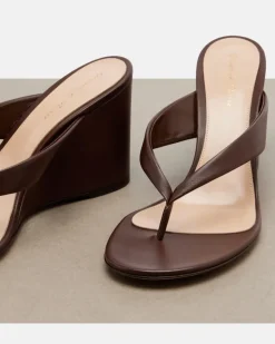 Wedge-Sandalen aus Leder Braun