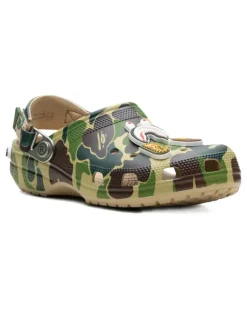 x Crocs Classic "Chai" Clogs - Grün