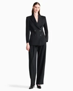 Zweireihiger Wollblazer mit Spitzrevers und Hornknöpfen Schwarz